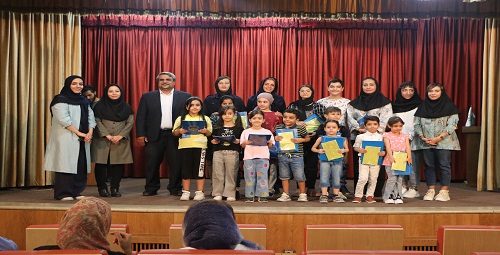 تقدیر از هنرمندان شرکت کننده در ویژه برنامه نقالی ونقاشی در نگارستان امام خمینی (ره)